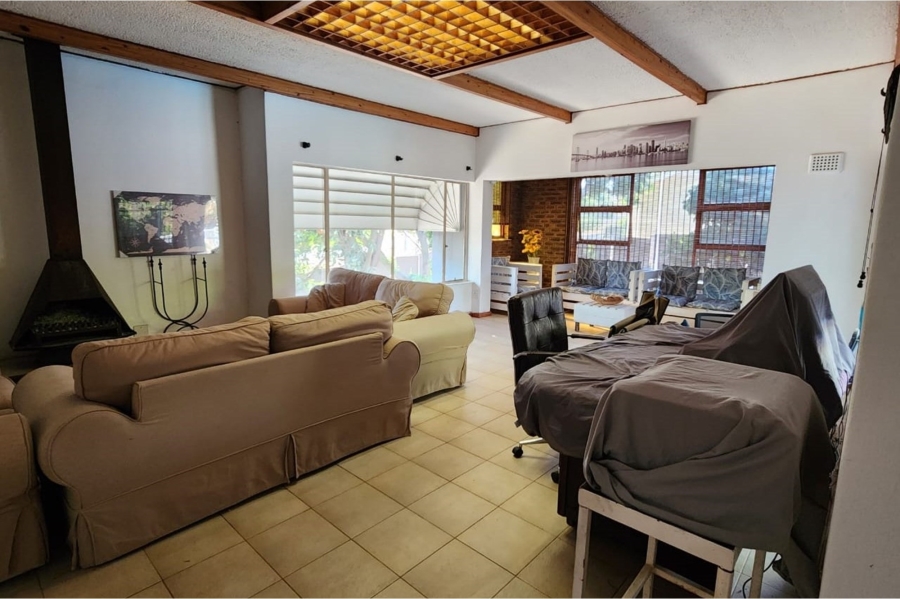 4 Bedroom Property for Sale in Bergzicht Western Cape